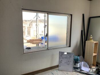 防音工事　防音サッシ取付　腰窓